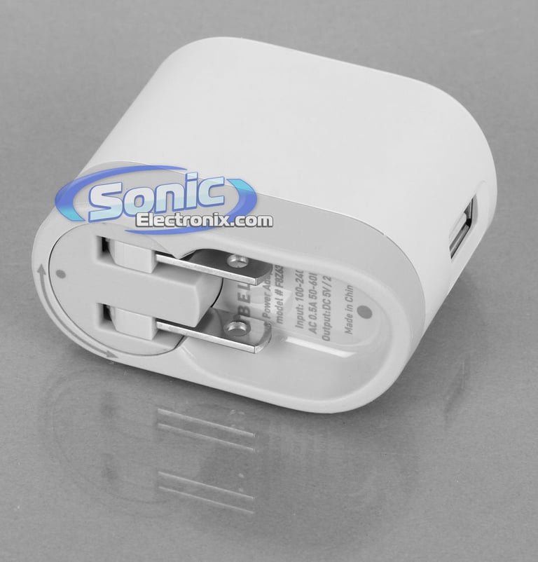 Belkin Swivel Wall Charger with Apple Syn Cable (White) Image 4
