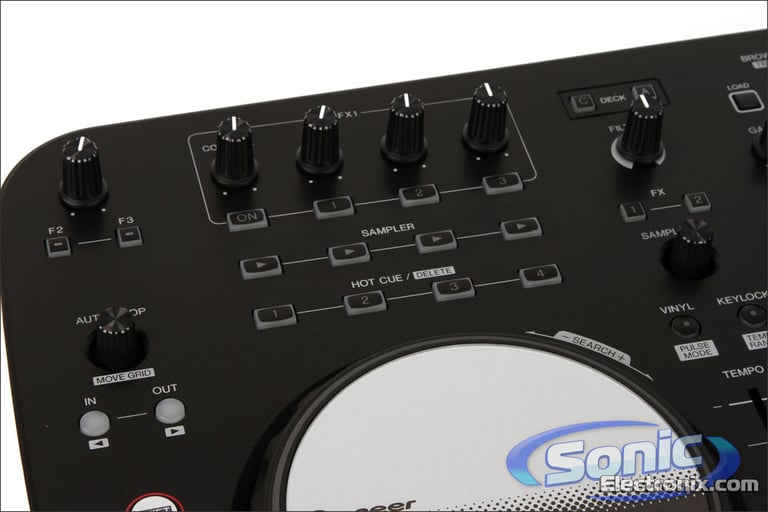 Pioneer DDJ-ERGO Pro DJ Package with FREE Cables and Stands Image 4