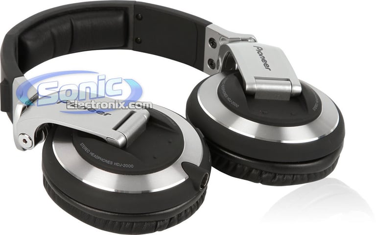 Pioneer DDJ-ERGO Pro DJ Package with FREE Cables and Stands Image 18