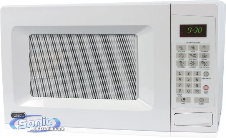 Sunbeam SGN30701 700-Watt Turntable Microwave Oven Image 1