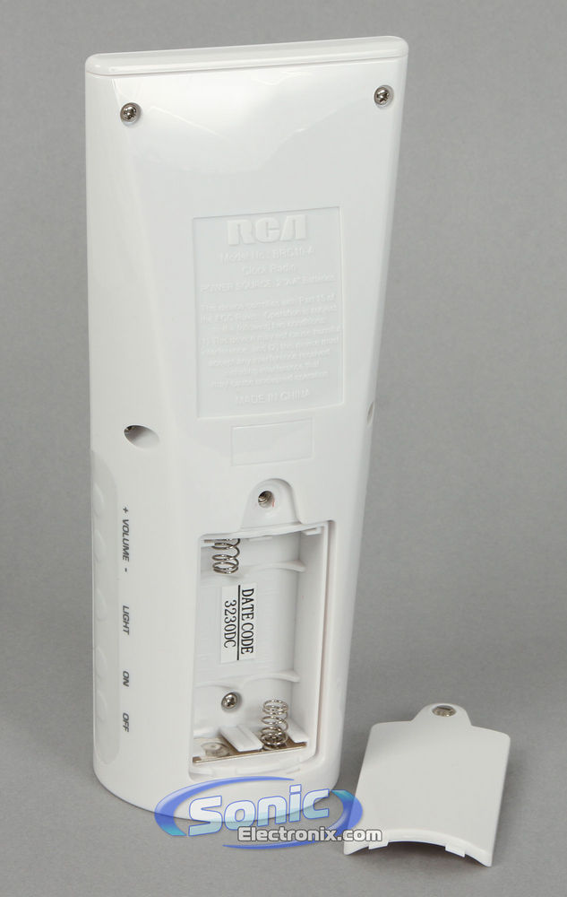 RCA BRC10TRAY Bathroom AM/FM Clock Radio (White) Image 2