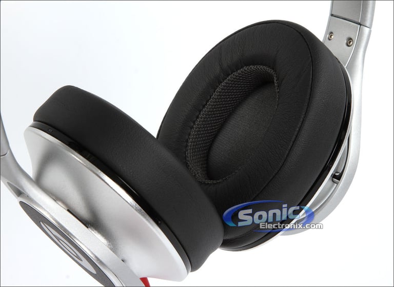 Beats By Dr. Dre Executive (Silver) Plus $25 eGift Card Image 10