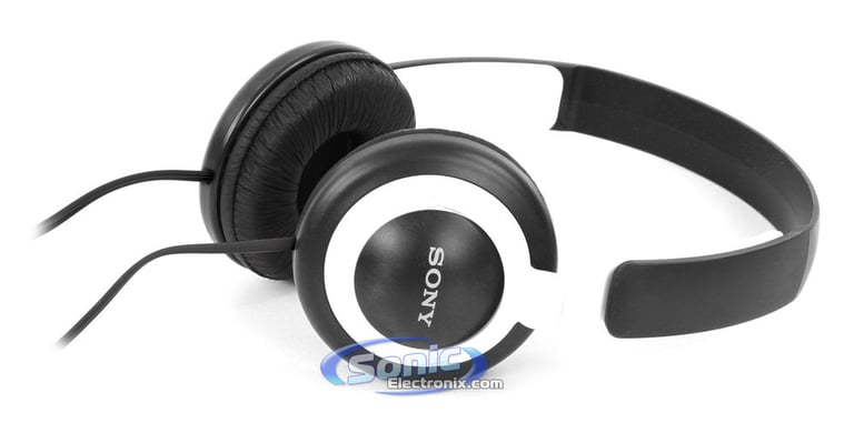 Sony NWZ-B173F MP3 Player + MDR-XB200 Headphones - Black Image 3