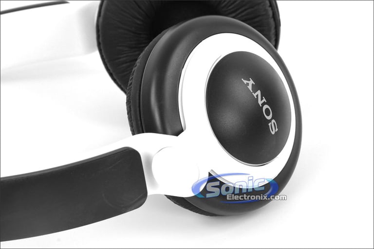 Sony NWZ-B173F MP3 Player + MDR-XB200 Headphones - Black Image 5