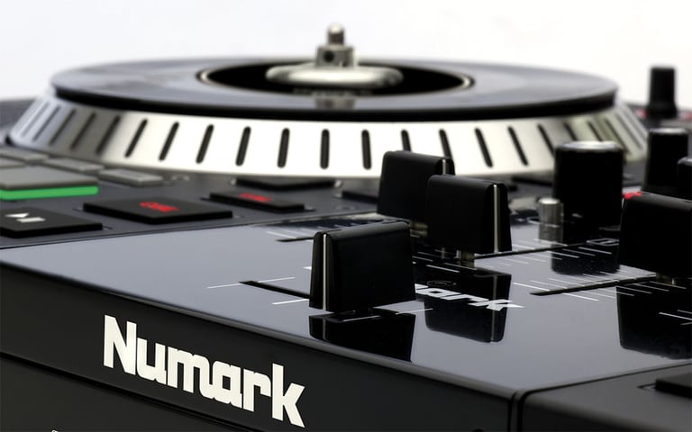 Numark NS7 II Image 6