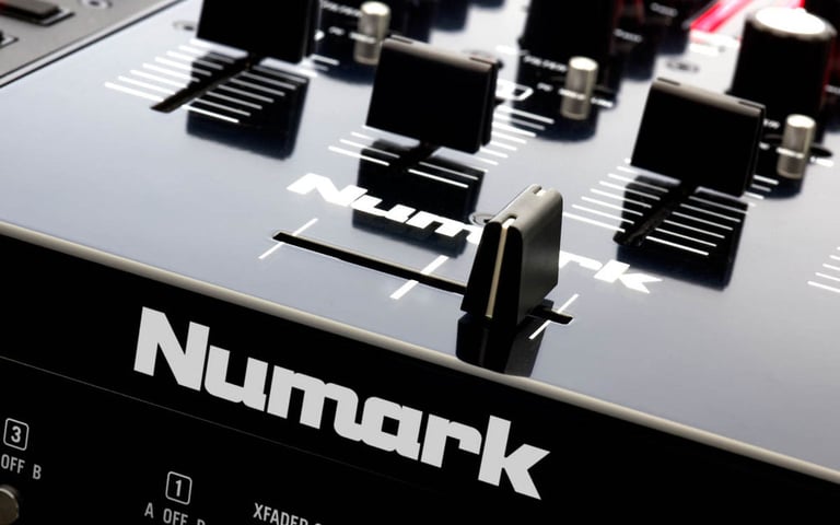 Numark NS7 II Image 11