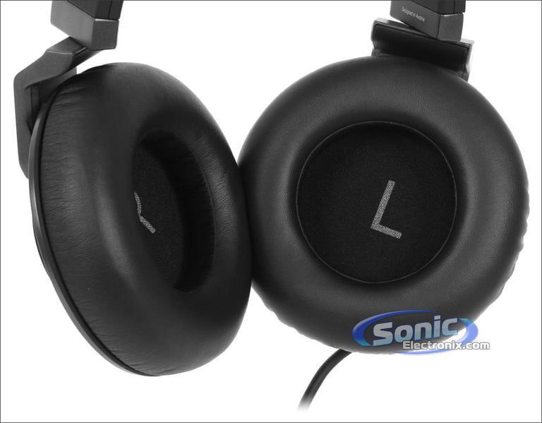 Gemini G4V DJ Controller and AKG K550 Pro DJ Headphones Image 18