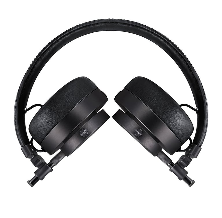 Master & Dynamic MH30 B1 (Black) + NuForce Icon uDAC-3 (Black) Image 4