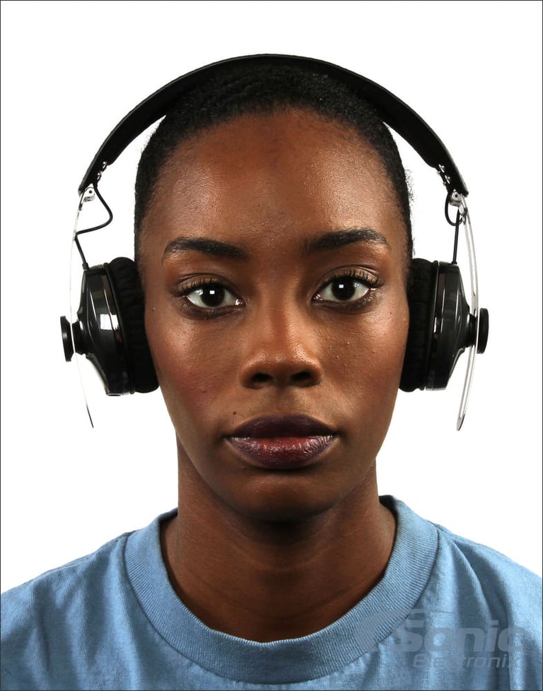 Sennheiser Momentum 2.0 (M2 OEI - Black) + Sonic Electronix Bonus Pack 2 Image 14