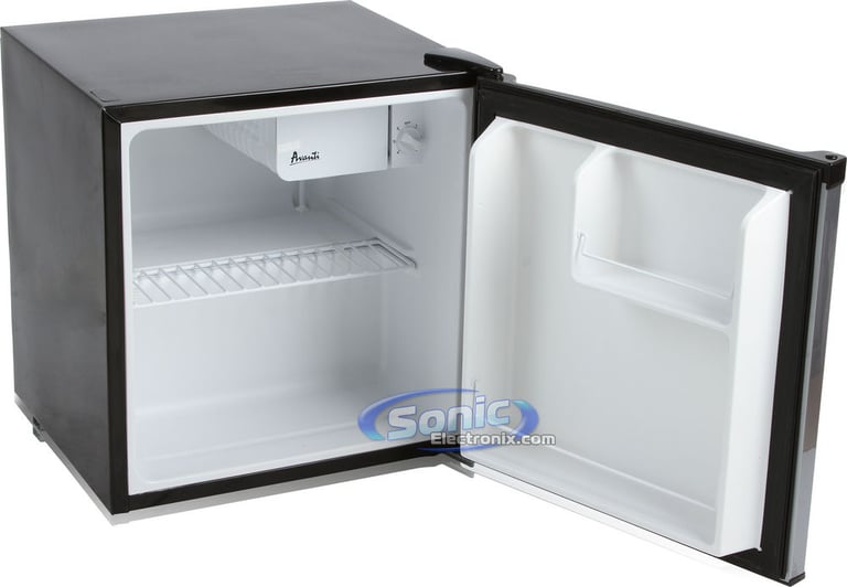 Avanti RM1702PS1 (Black with Platinum Door) Image 2