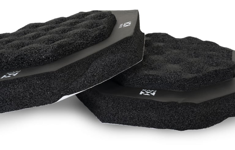 Hertz DCX165.3 with Installation Accessories Image 6