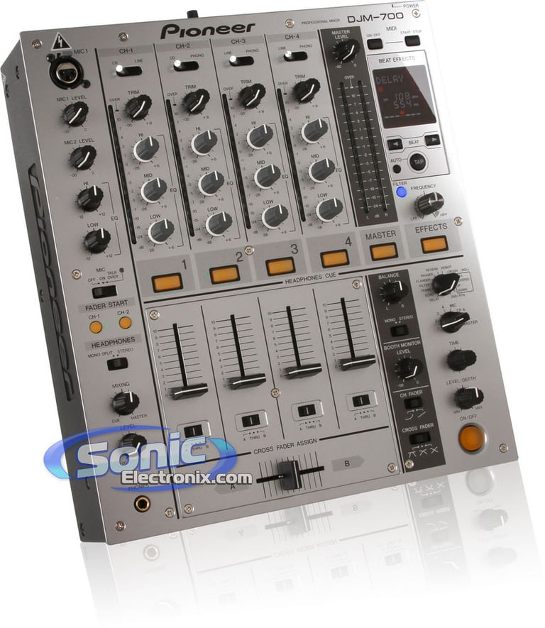 Pioneer DJM-700 (Silver) Image 1