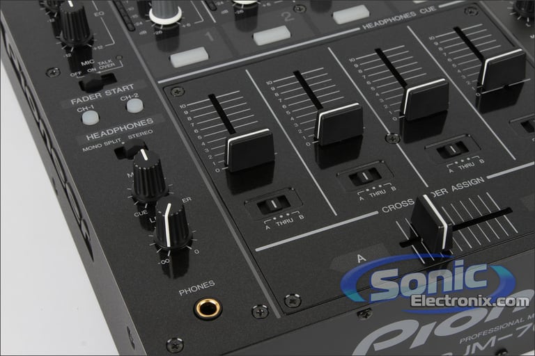 Pioneer DJM-700 (Black) Image 4