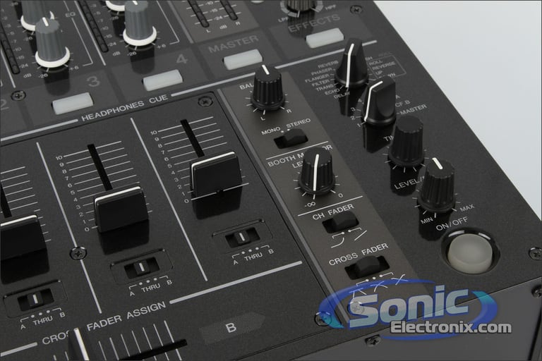 Pioneer DJM-700 (Black) Image 5